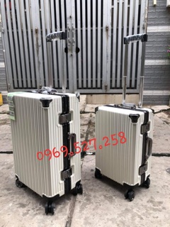 Vali khung nhôm khoá sập