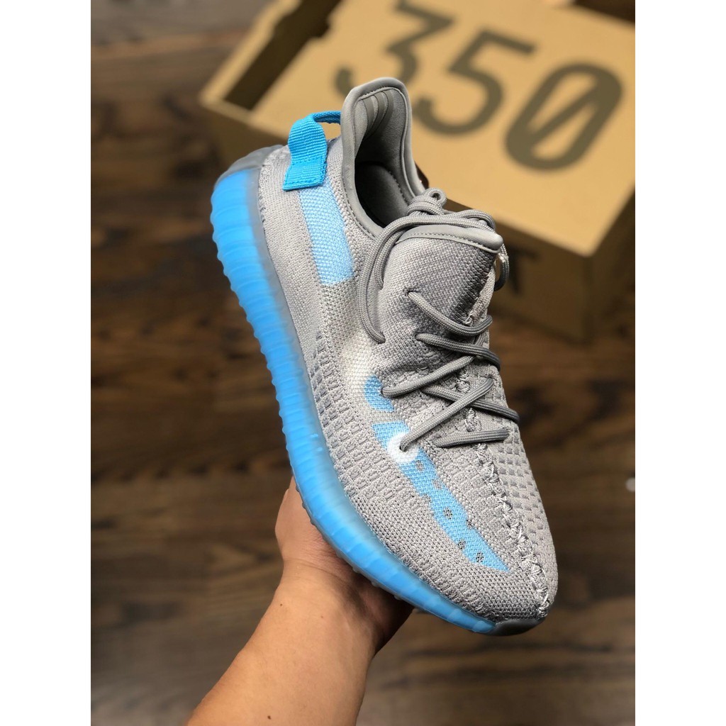 Giày thể thao Yeezy 350v2