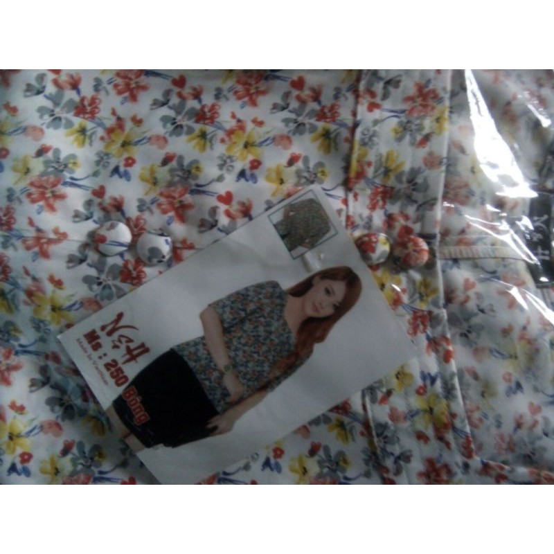 Áo kiểu công sở tay lỡ, cổ vuông, cúc vải | BigBuy360 - bigbuy360.vn