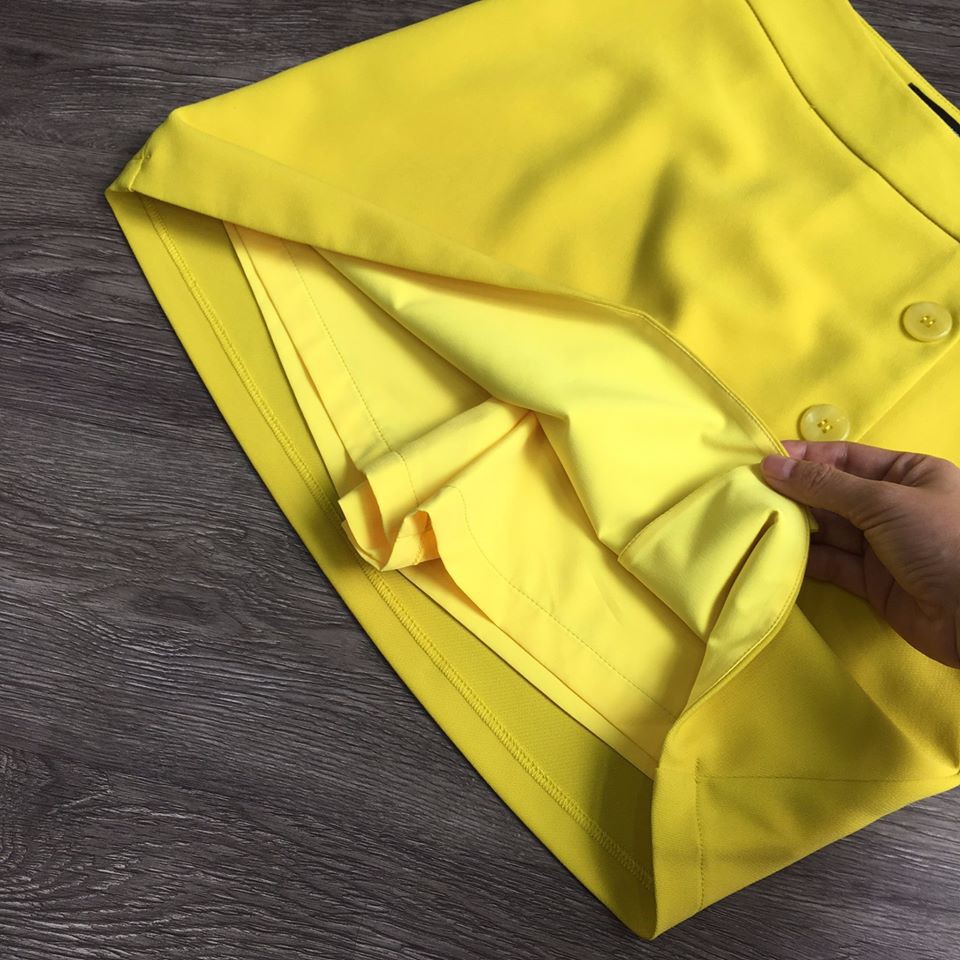 - Váy quần khuy nút