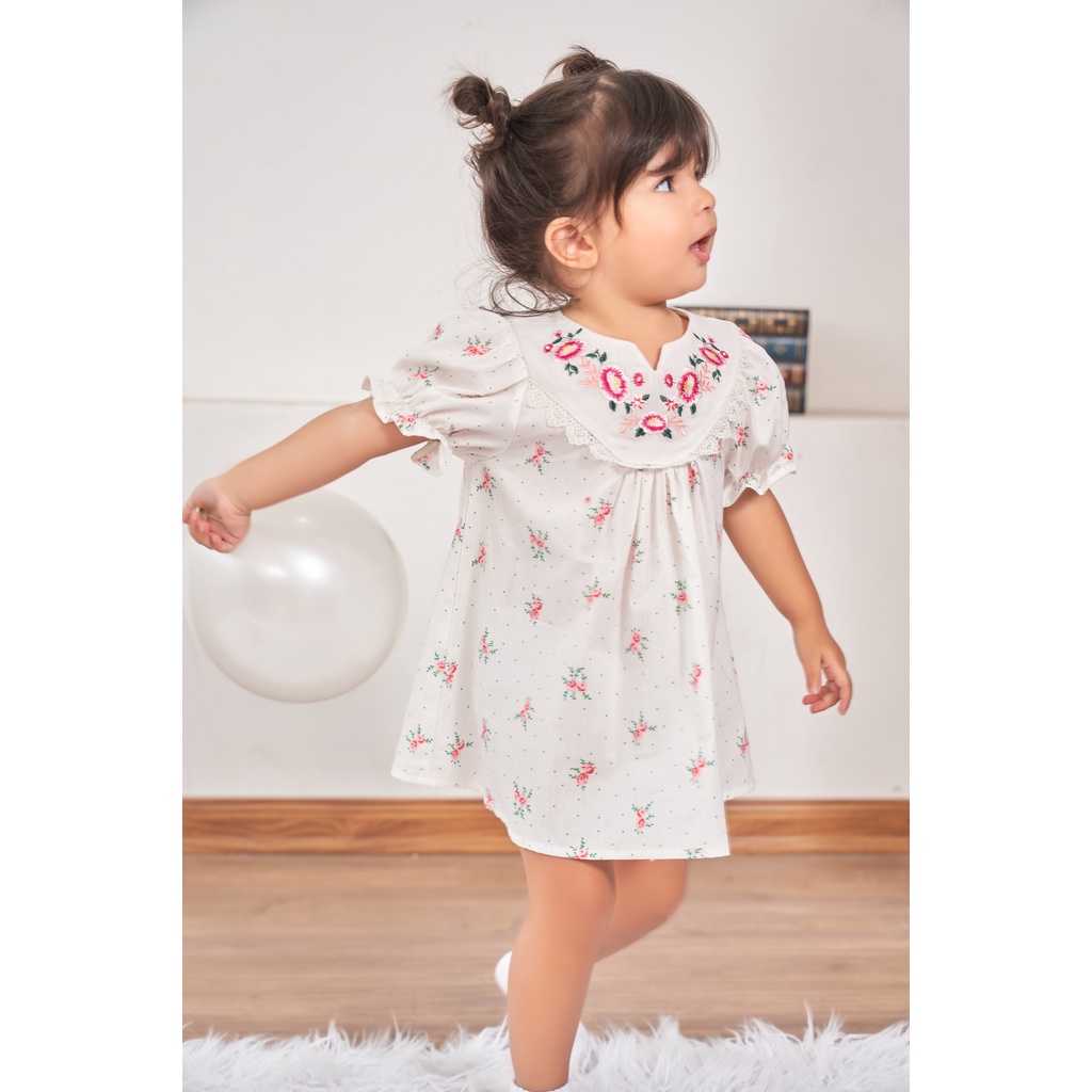 [deal hot] Váy đầm cho bé gái - Váy hoa hoạ tiết cổ xẻ thêu Zara siêu đẹp size 1-5t