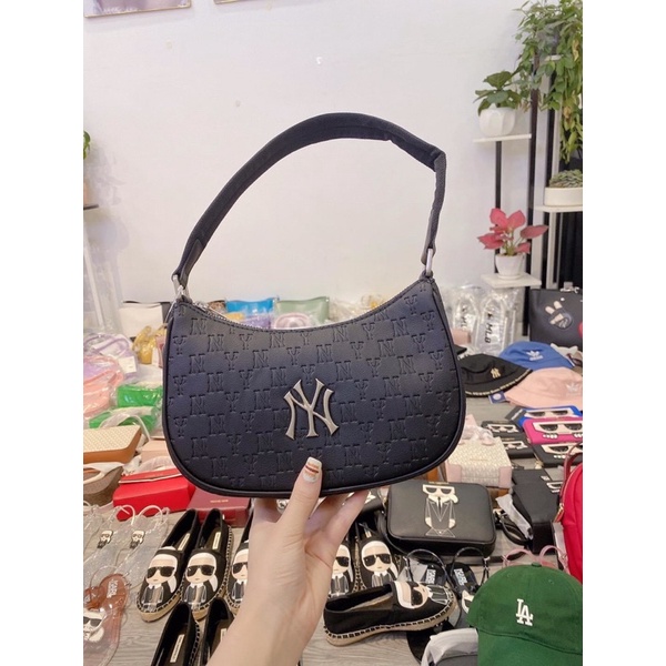 Túi kẹp nách da in chìm MLB NY