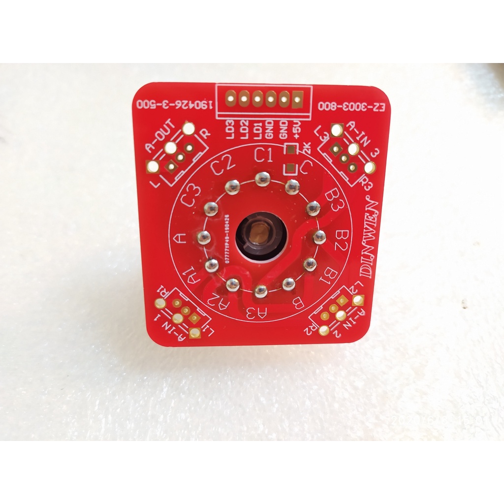 Selector chuyển kênh 3 bước EIZZ