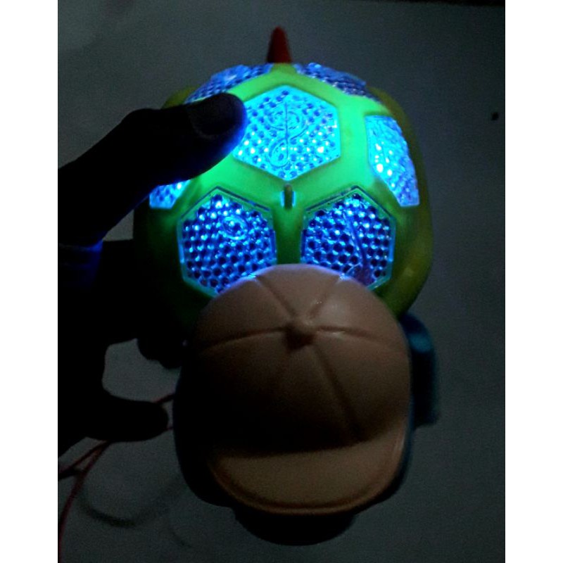 Một mô hình chú Rùa đi dạo bằng nhựa chạy pin có nhạc và đèn led rất đẹp _ tặng kèm pin kích thước 18x16x10 cm