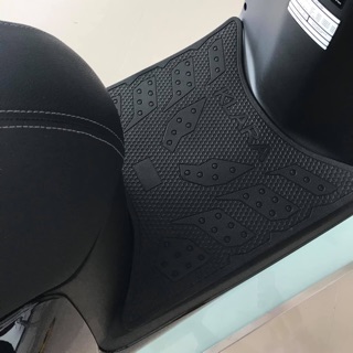 Thảm lót chân xe máy điện Klara - Vinfast