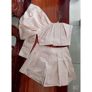 Set áo một tay và set áo yếm quần đen kèm quần bồng đen.
