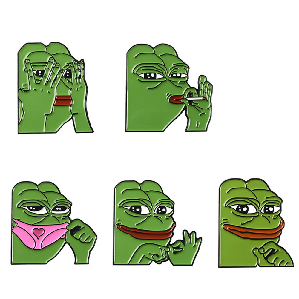 Ghim cài áo kiểu chú ếch dễ thương phối với trang phục denim dễ thương cho nữ