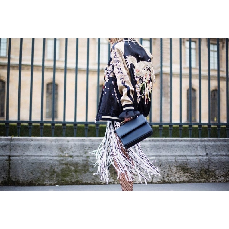 Siêu phẩm boomber thêu mặc được 2 mặt