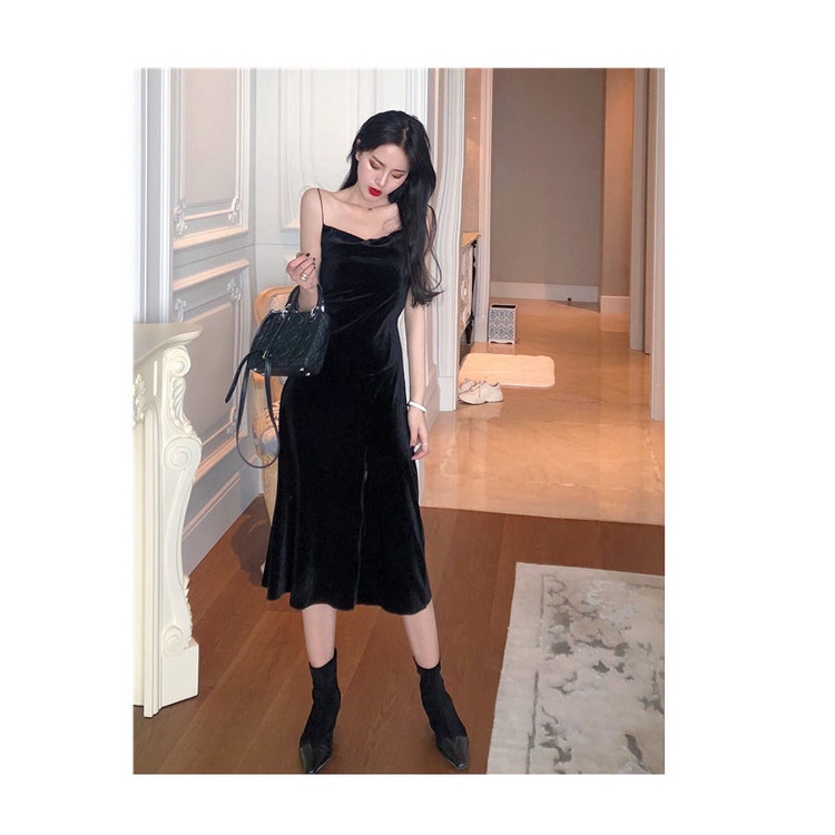 Đầm nhung hai dây màu đen thời trang xuân hè cho nữ