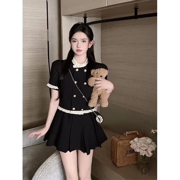 Set áo croptop bèo kèm chân váy xếp ly