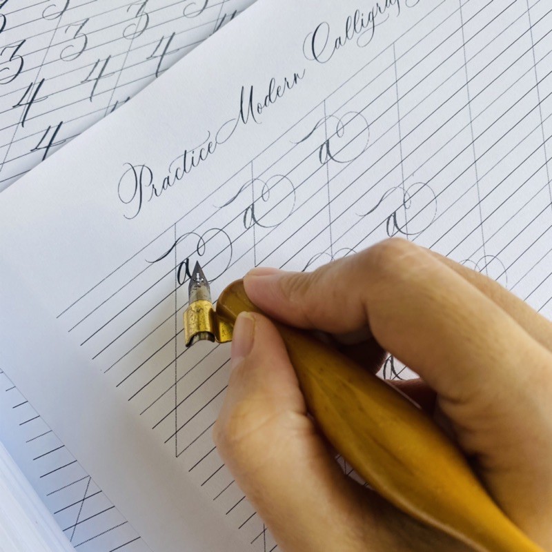 Workbook 4 Tuần Luyện Tập Modern Calligraphy Ngòi Nhỏ, Tập Viết Calligraphy Có Lộ Trình Hàng Ngày