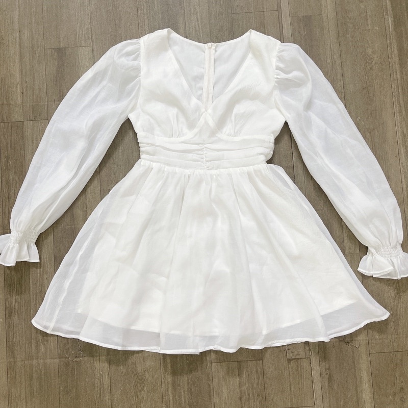 Đầm trắng tay xoè kido size S