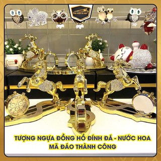 Tượng Ngựa Đồng Hồ Đính Đá Mã Đáo Thành Công Trang Trí Taplo Xe Hơi - Có chỗ đựng nước hoa