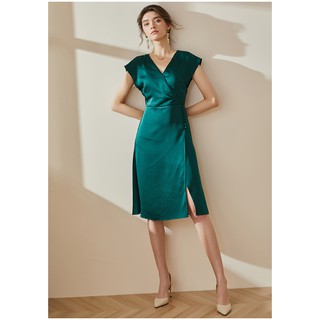 Đầm xòe nhẹ xanh đấp chéo cổ tim