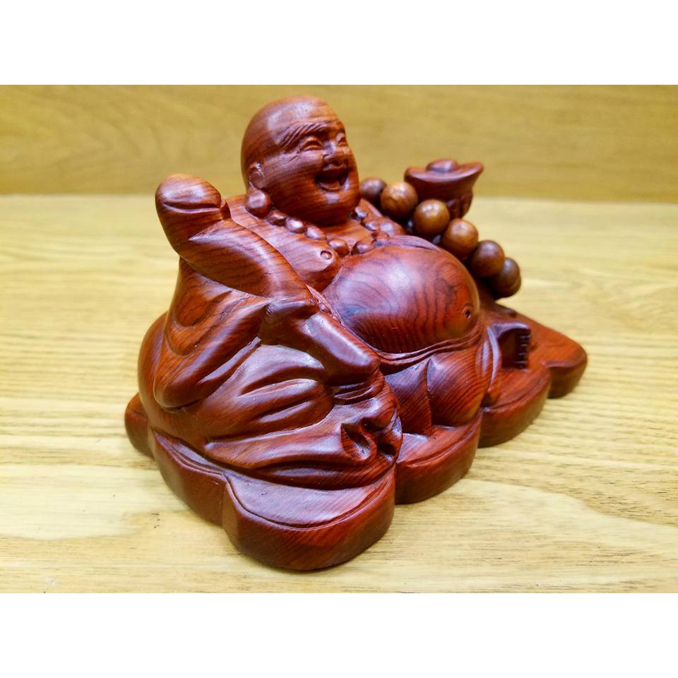 Tượng phật di lặc để ô tô gỗ hương