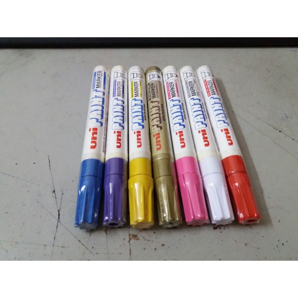 Bút sơn Uni Paint Marker nét 2.2-2.8mm, nét 0.8-1.2mm. Giá đại lý thì liên hệ Shop.