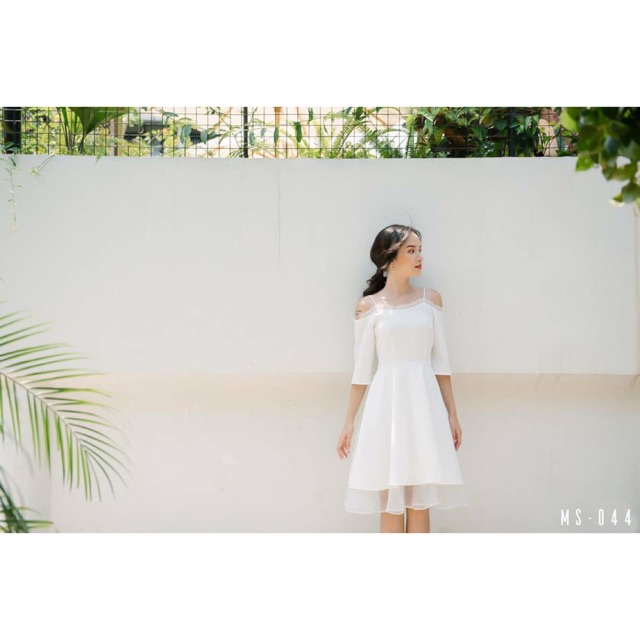 Đầm trễ vai dễ thương phối lưới dịu dàng