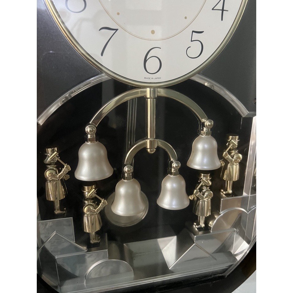 Đồng hồ treo tường Smallworld có nhạc , 4 chú lính gõ chuông vui nhộn