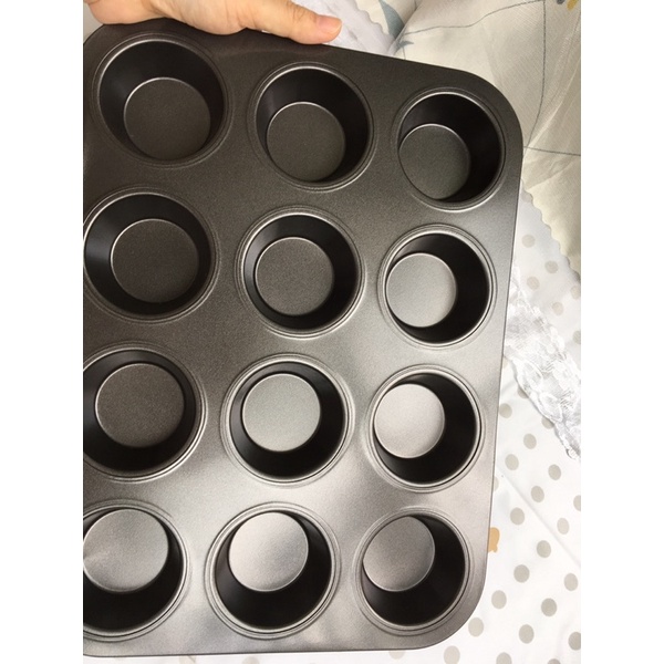 Khuôn cupcake 12 ô lớn chống dính (màu vàng - màu đen)