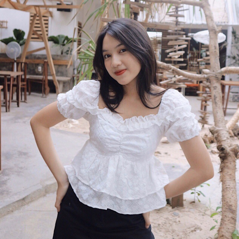 Áo thêu hoa viền ren