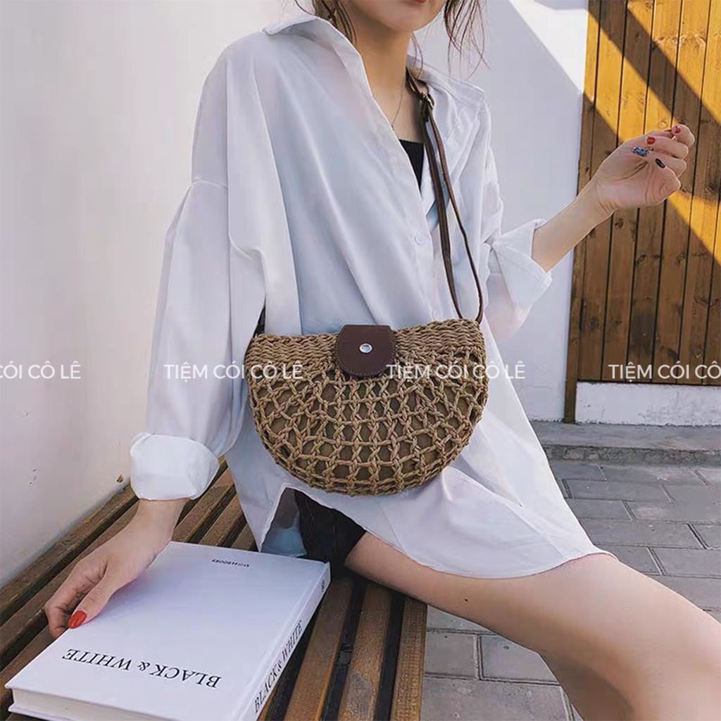 Túi cói bán nguyệt đan thưa dây đeo da có khóa cài - Tiệm Cói Cô Lê