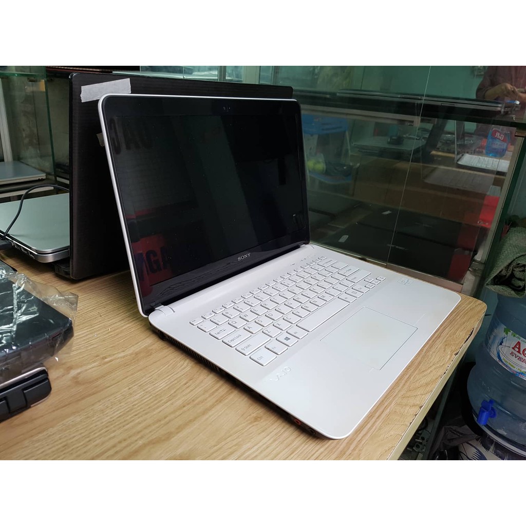 Laptop trắng zin Sony vaio Svf14 chíp i3-3217u ram 4gb cạc hd4000 màn 14inh tặng fui phụ kiện | BigBuy360 - bigbuy360.vn