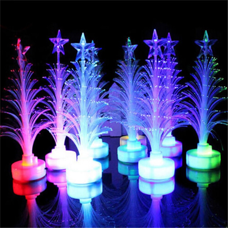Đèn LED Hình Cây Thông Giáng Sinh Với Nhiều Kiểu Dáng Khác Nhau