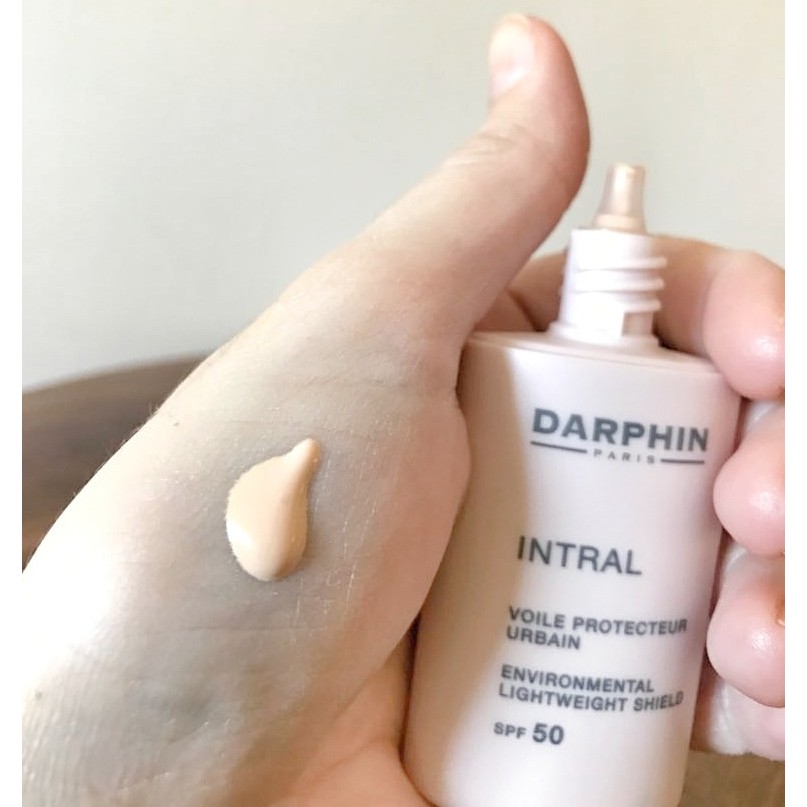 Kem chống nắng Darphin Intral Environmental Lightweight Shield SPF 50 30ml