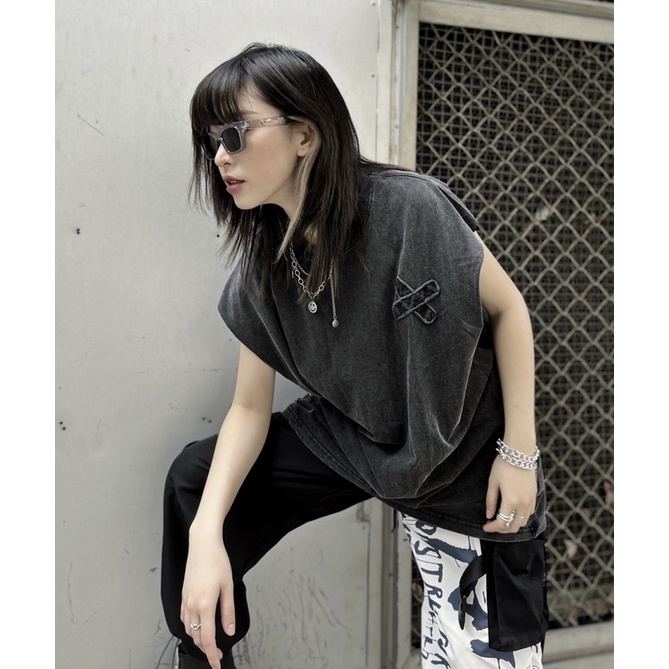 Áo tanktop vải wash điểm nhấn thêu ngực áo