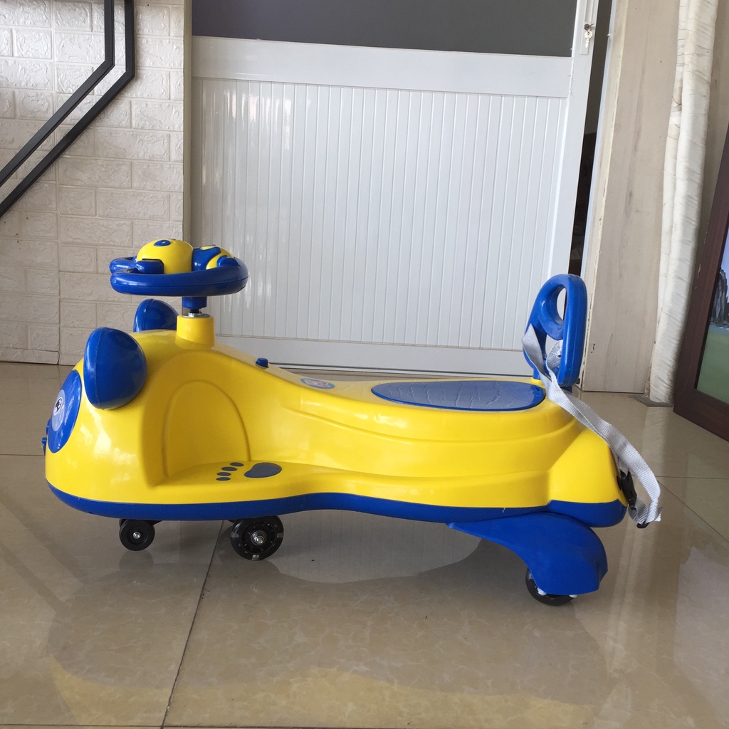 Xe lắc tay có đèn có nhạc BABY PLAZA HZL-658