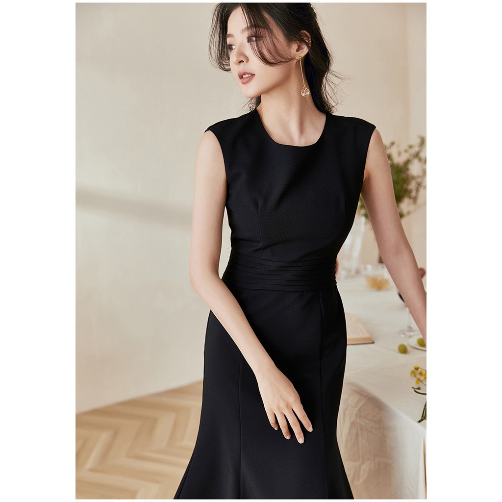 Đầm cổ tròn sát không tay dáng ôm bút chì đá đuôi cá đen