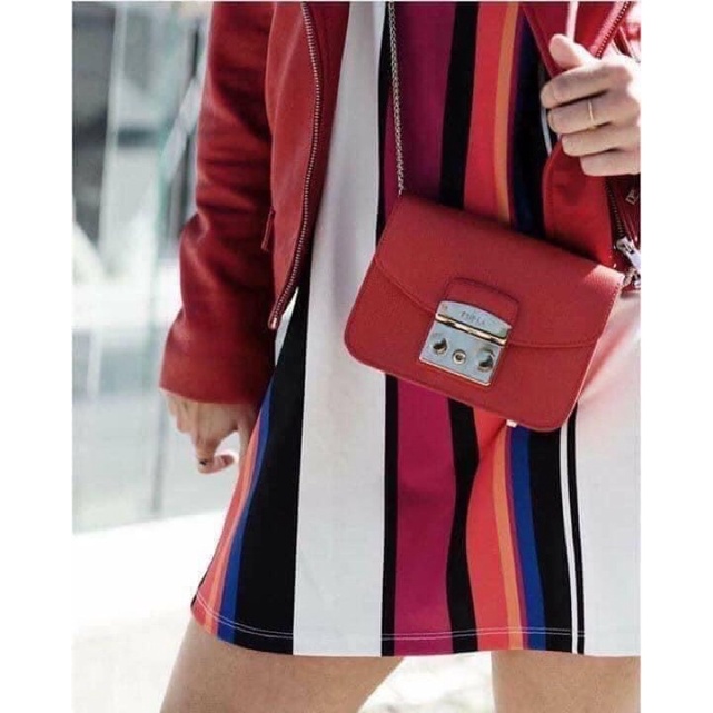 Sẵn túi Furla màu đỏ Ruby Auth