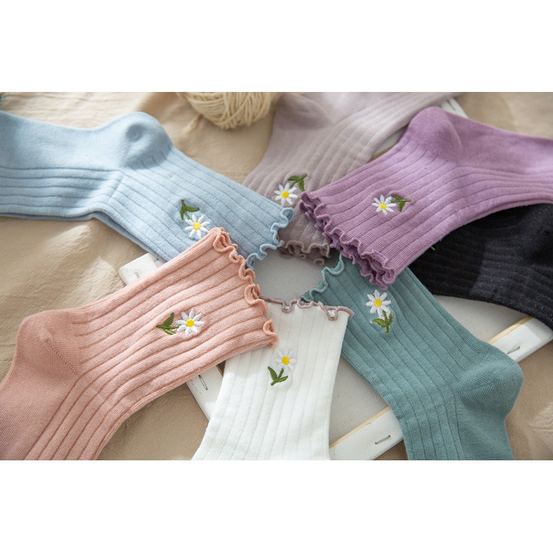 Vớ Nữ Cổ Cao Thêu Hoa Cúc Hàn Quốc