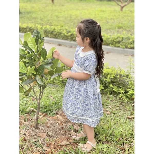 Váy Lennco hoa xanh cổ sen bé gái