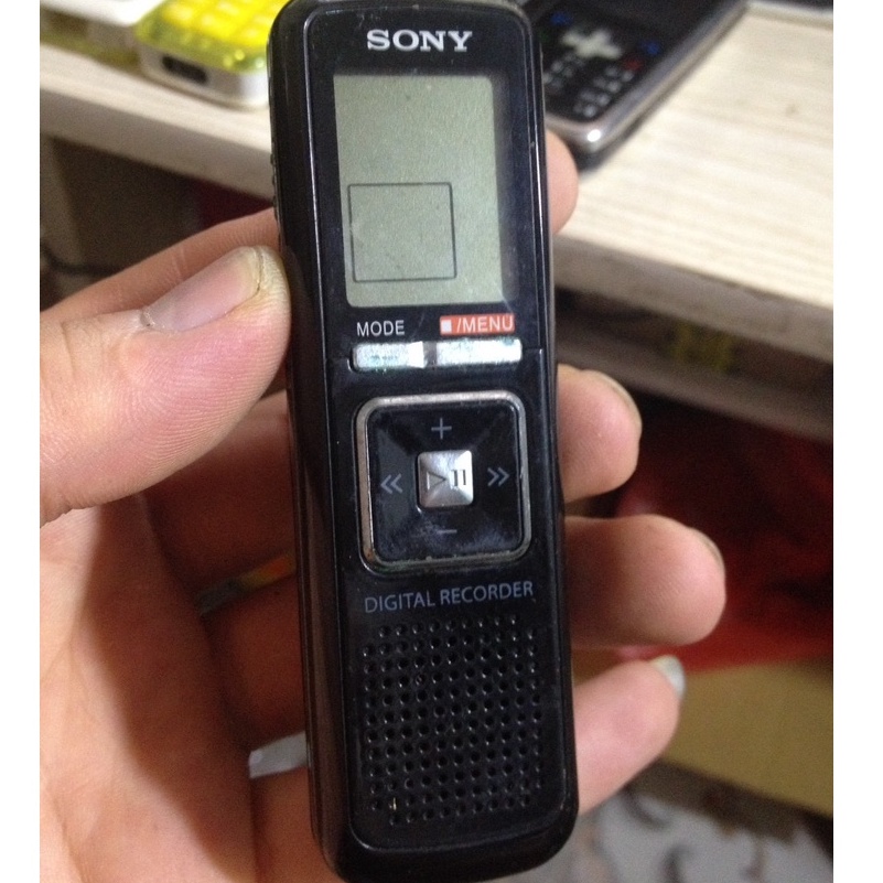 Xác Máy ghi âm SONY gì đó, chân tiếp xúc bin rỉ sét, bán xác anh em sưu tầm, vọc vạch, làm gì làm