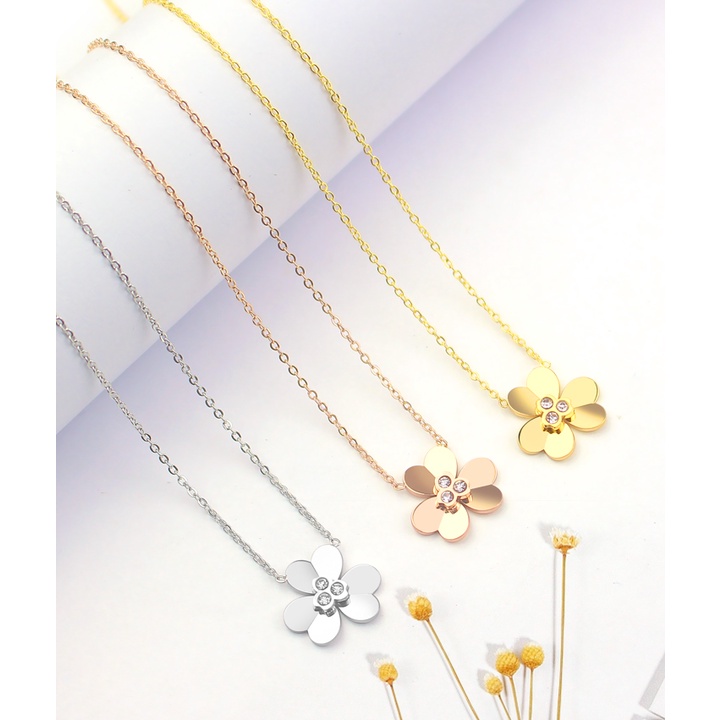 Dây chuyền nữ titan hoa 3 cánh đính 3 hột đá siêu đẹp, bền màu, chuẩn thời trang