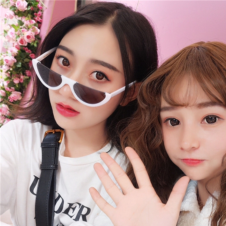 Kính mát thiết kế nửa gọng ấn tượng