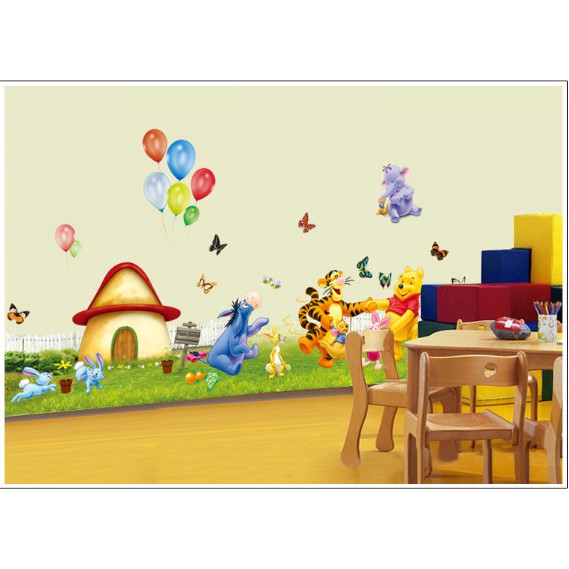 Decal trang trí Gấu POOH vui chơi cùng các Bạn