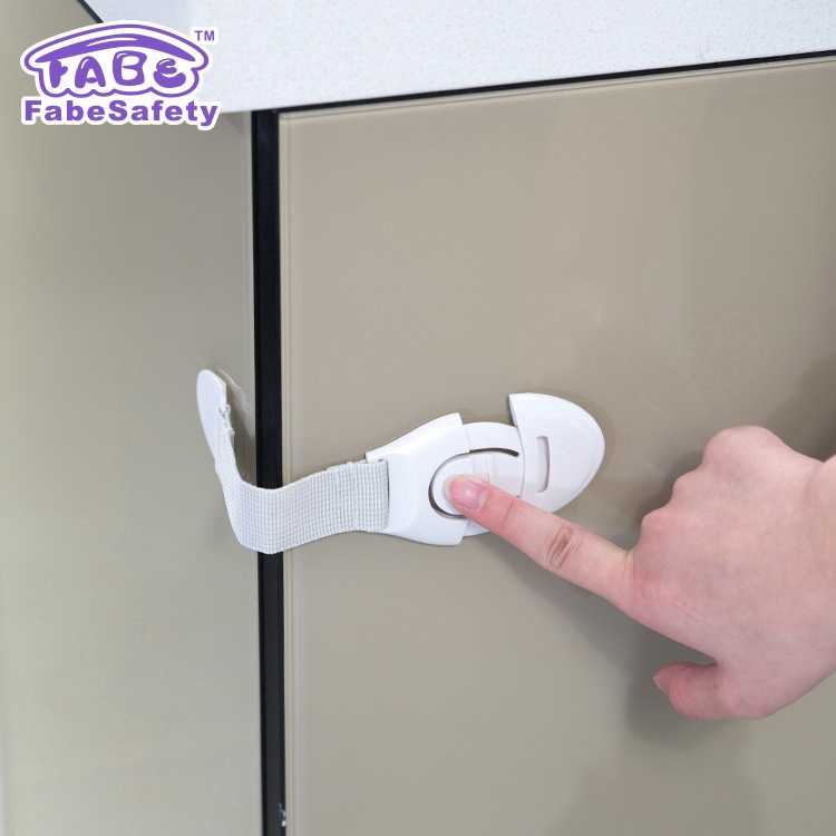 Khóa cửa tủ an toàn cho bé sử dụng tiện lợi