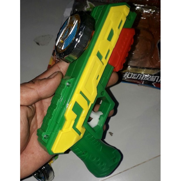 Một bộ trò chơi con quay bằng nhựa và kim loại rất đẹp có đèn