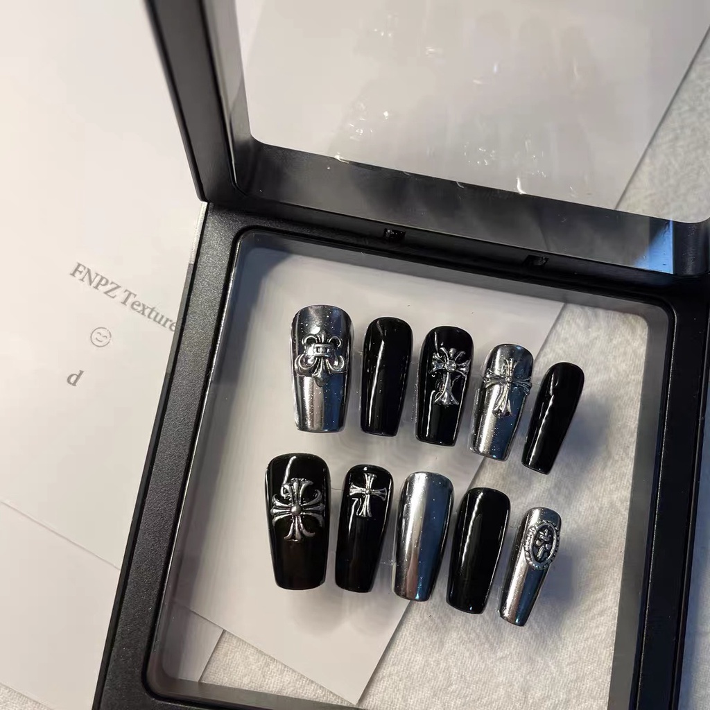 Nail Box H6 Thiết Kế Móng Tay Giả Móng Úp Nền Đen Kết Hợp Tráng Gương Ánh Bạc Mix Charm Chrome Heart Cá Tính