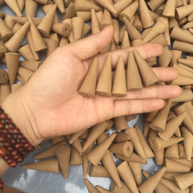 Nhan nụ trầm hương