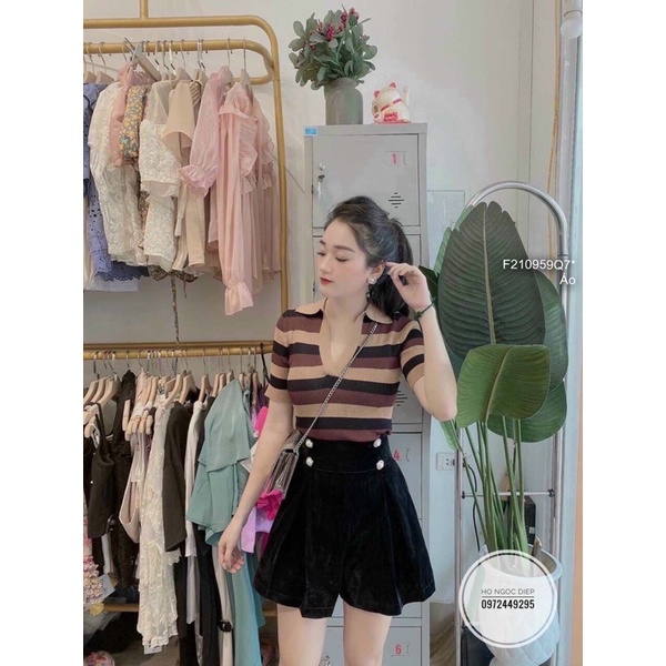 Áo kẻ sọc phối màu cổ tim
