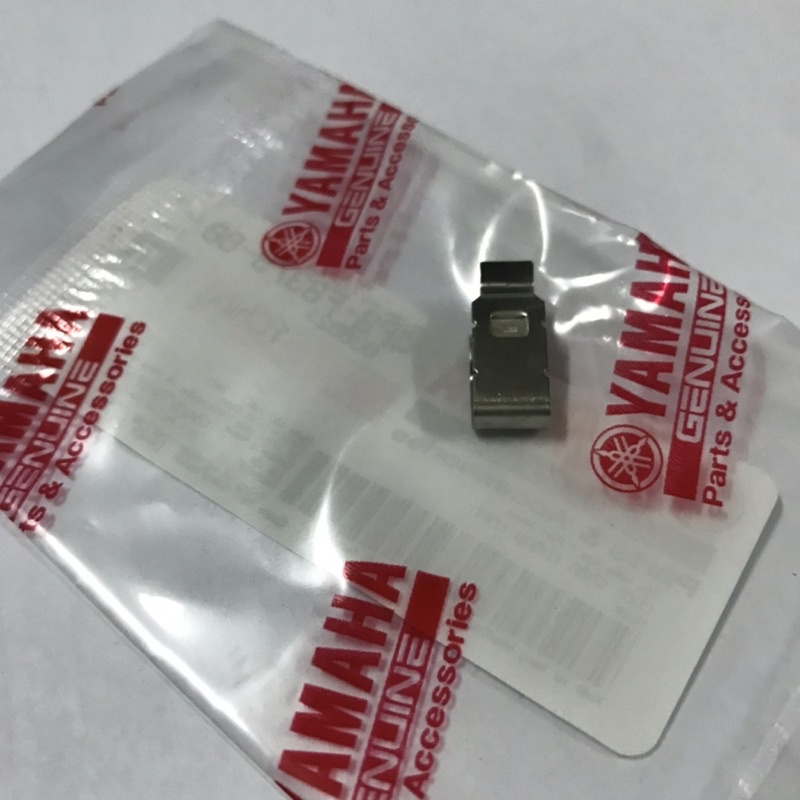 4P8-F8379-00 |  Kẹp dàn áo, phe cài dàn nhựa Exciter 150