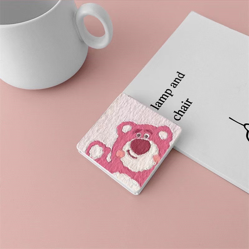 Gương Trang Điểm Cầm Tay Hình Gấu Dâu Tây Dễ Thương