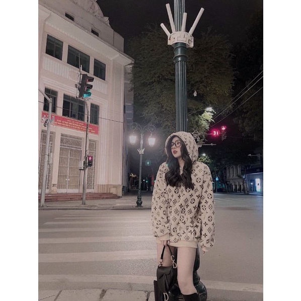 Áo Lông Nữ Ms.7992 Áo Hoodie Dáng Dài Có Mũ Họa Tiết Chữ Cá Tính, Chất Liệu Lông Mịn, Hai Màu Nâu Be