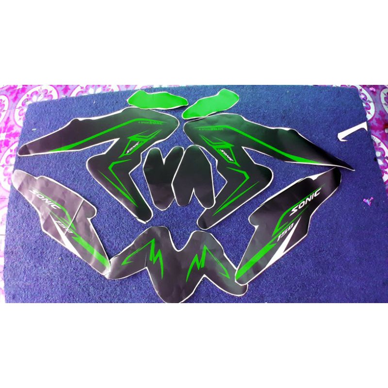 TEM TRÙM SONIC ĐEN NHÁM CHỈ ĐỎ