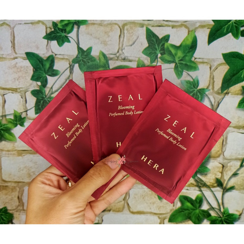 Gói sample kem dưỡng body Hera Zeal Blooming Perfumed Body Lotion 4ml giúp da trắng sáng ẩm mượt và thơm