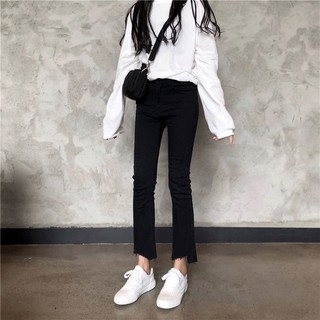 Quần jeans cắt chéo gấu ống hơi loe - MS30