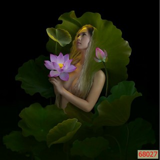 Tranh 3D nghệ thuật thiếu nữ bên hoa sen khổ dọc cao 1.25m*0.8m có keo sẵn